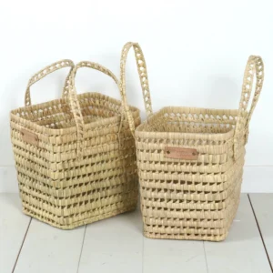 Cesta de mimbre con asas