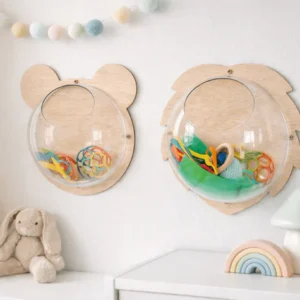 Semi esferas colgantes de madera en forma de animales